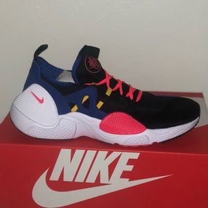 Nike Huarache EDGE TXT Athletic Shoe